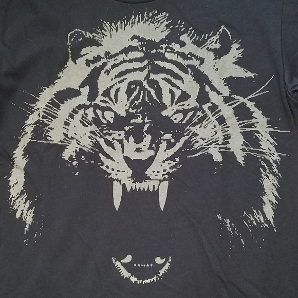 HP Aug 13! Glow in the dark tiger tee! Unisex / Womens - Picture 2 of 3